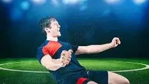 张柏芝脚踝肿胀严重，需借助拐杖行走